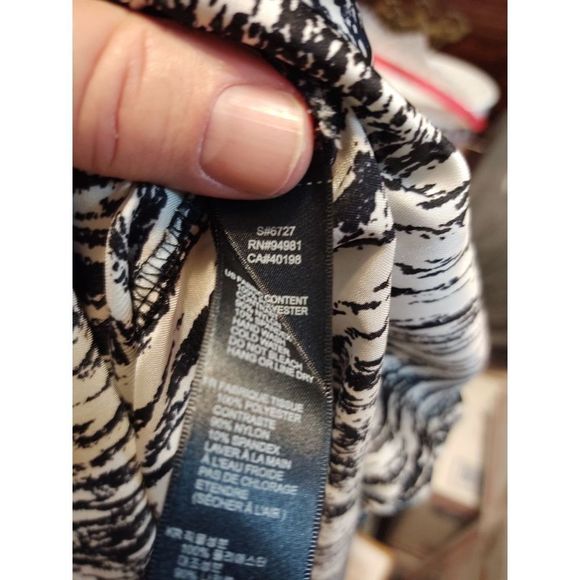 21 Black & White Lacy Blouse Women's Size SP‎ Made in USA RN 94981 Measurements - Picture 7 of 7